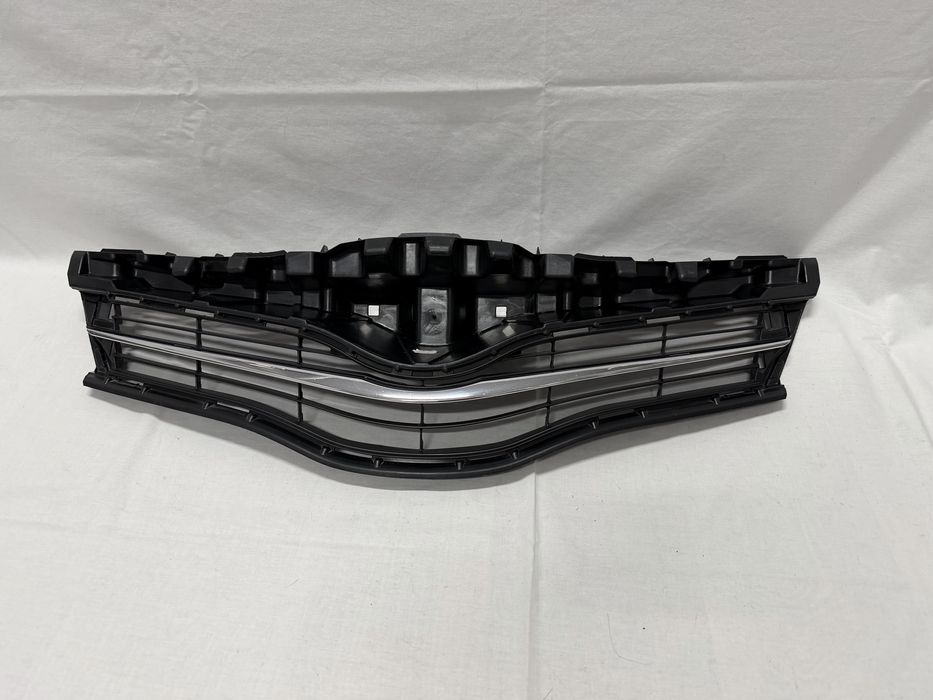 Grill Atrapa Maskownica Toyota YARIS III 11-14r. CHROM