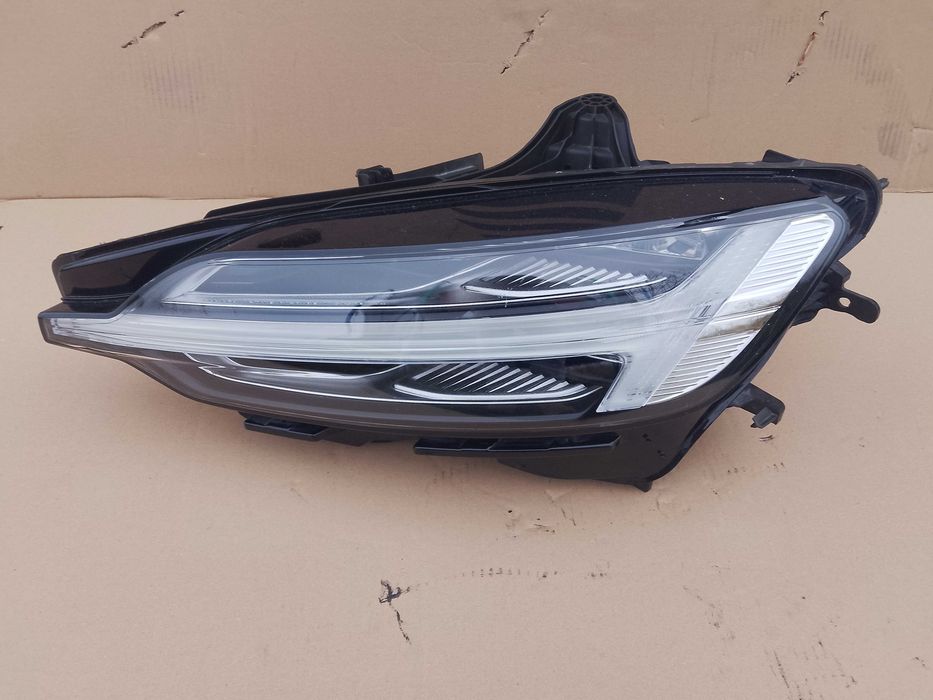lampa przód przednia lewa VOLVO S60 V60 FULL LED 19-22r europa