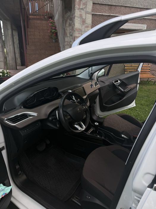 Авто Peugeot 2008 2013 1.2 бенз