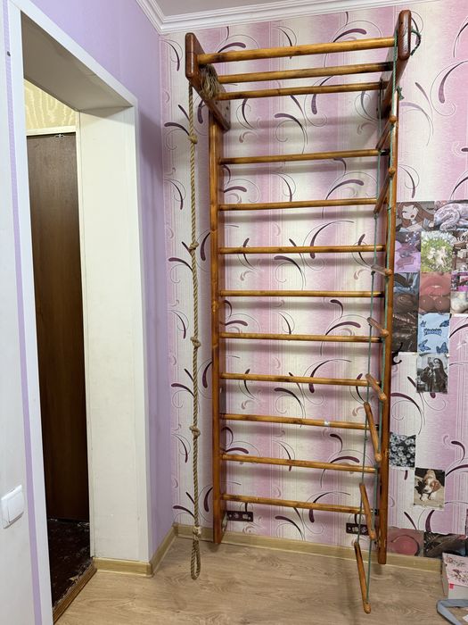 Шведська стінка турнік