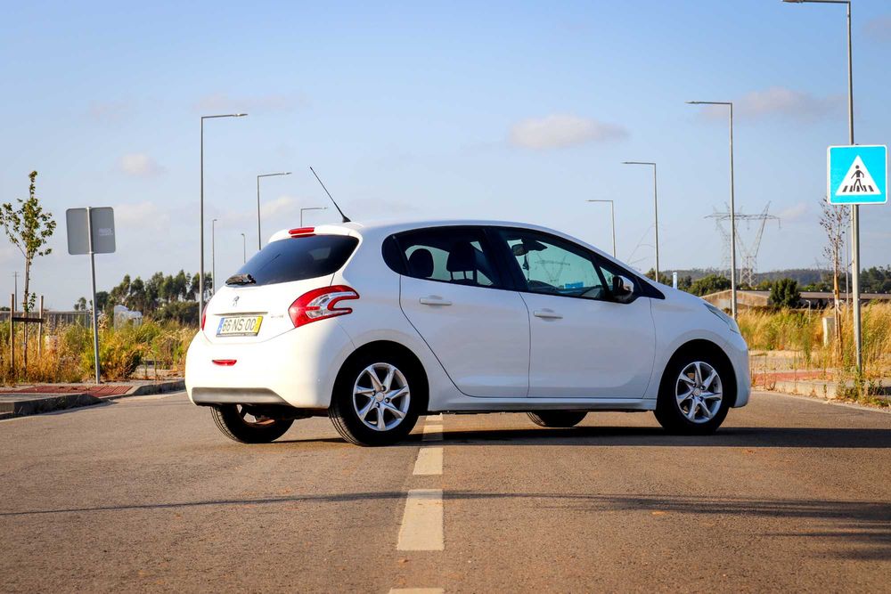 Peugeot 208  | 1.2 VTi |  2013 — photo 2