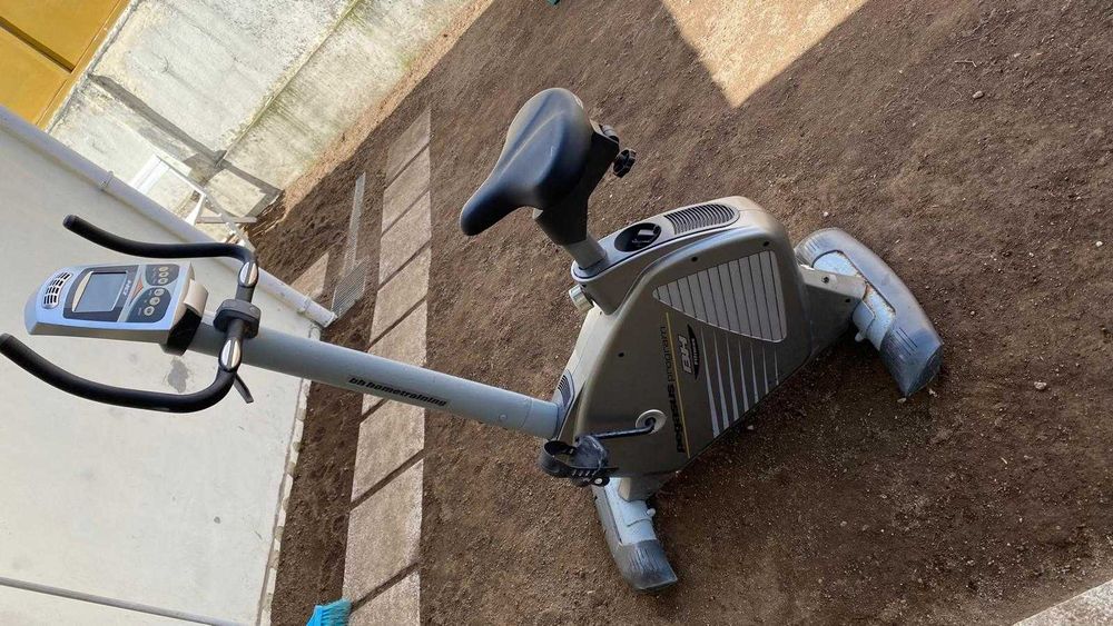 Bicicleta estática BH Fitness