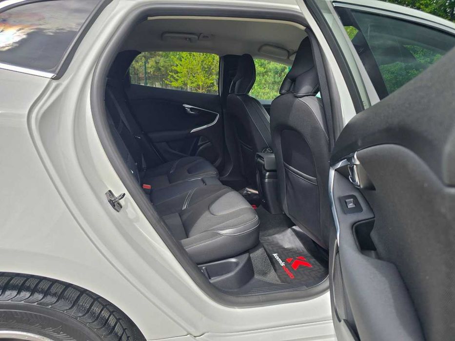 Продам  Volvo V40 2013. Можна в розстрочку, під викуп.