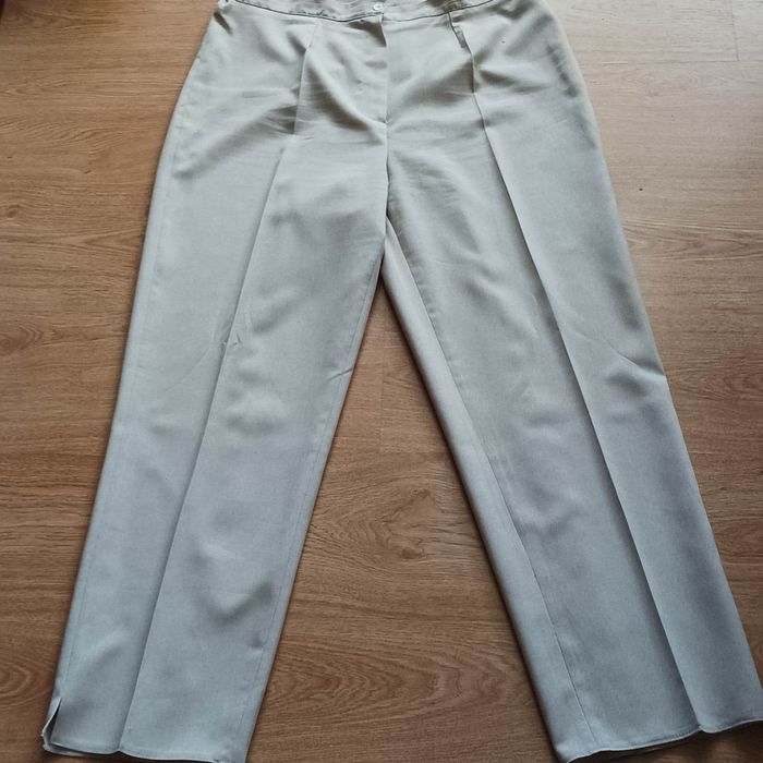 77. Garsonka damska 3- części rozmiar 48