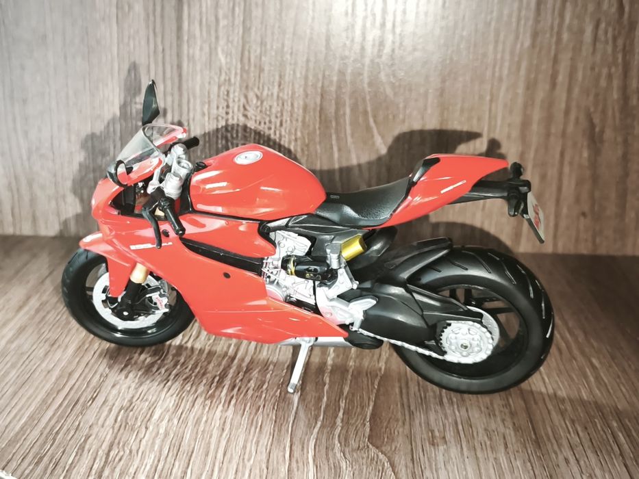 Іграшкова  модель мотоцикла Maisto Ducati 1199 Panigale 1:12