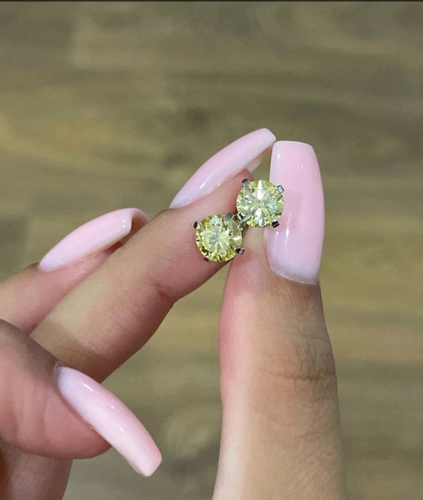 Kolczyki próby 585 z moissanitem1 karat każdy