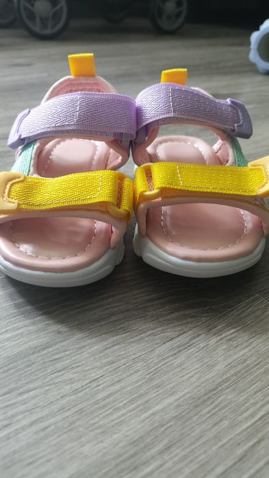 Босоніжки для дівчинки