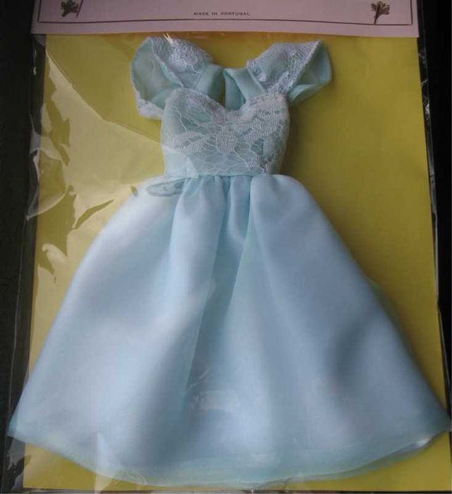 Vestido artesanal para bonecas Barbie