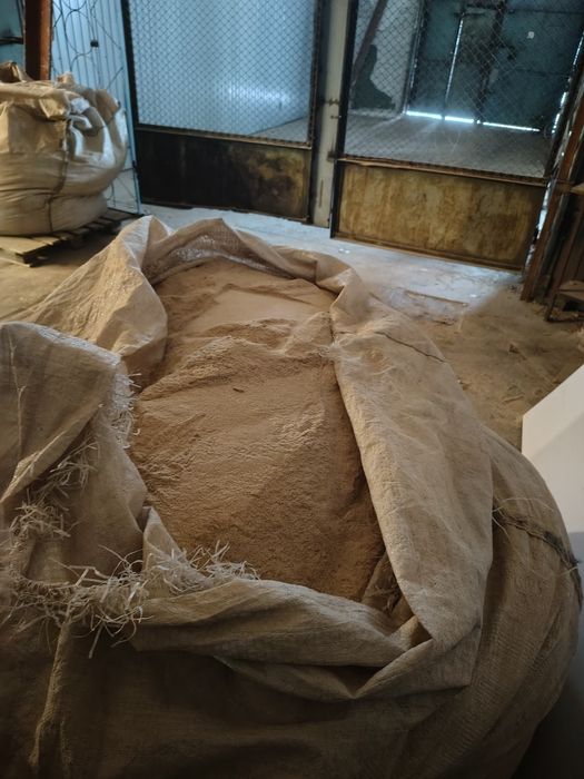 Продам тырсу опилки ДСП в мешках. 30 грн-мешок.