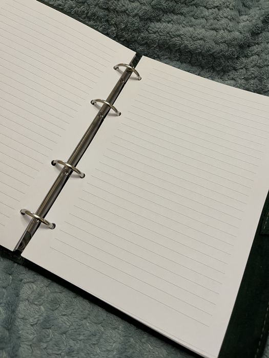 Блокнот шкіряний в лінію на кільцях