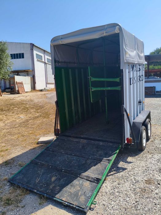 Roulote para transportar cavalos