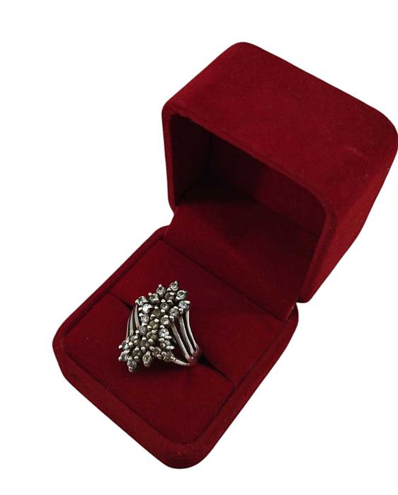 Śliczny srebrny pierścionek 925 – 8,17 g