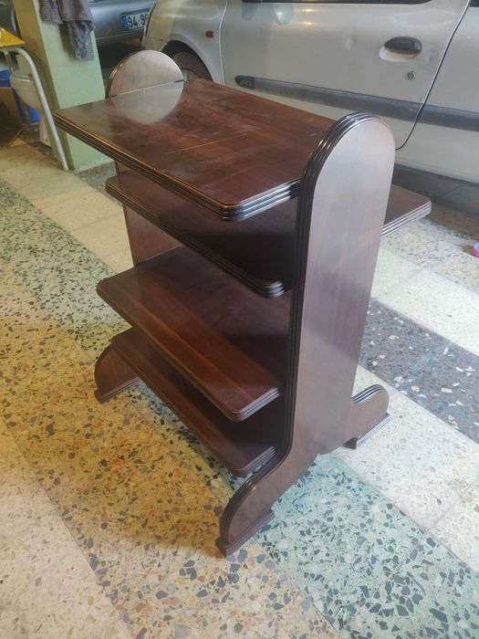 Móvel de madeira maciça