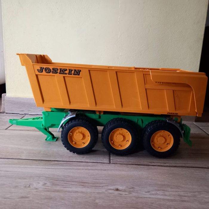 Przyczepa firmy Bruder JOSKIN