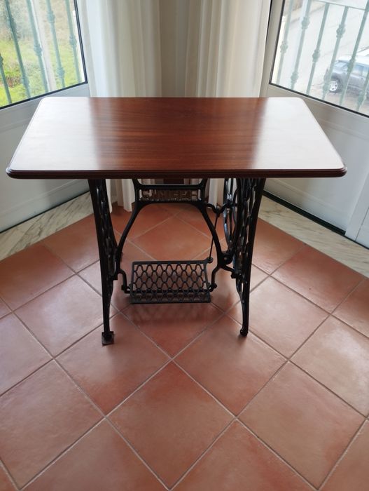 Mesas de costura Singer e Husqvarna