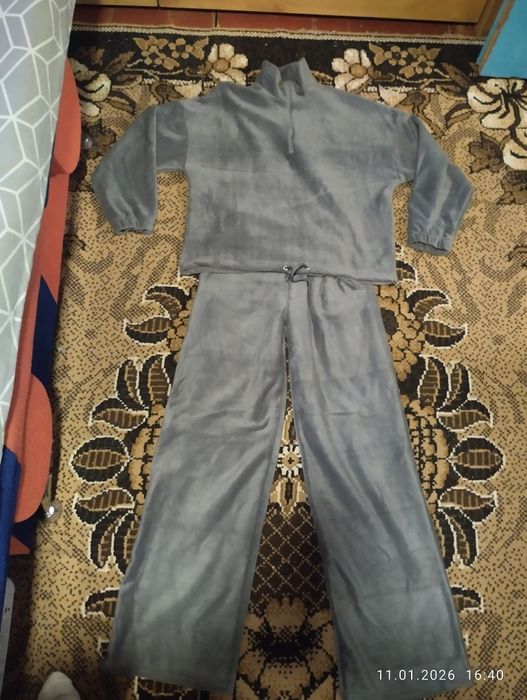 Жіночий спортивний костюм розмір  М