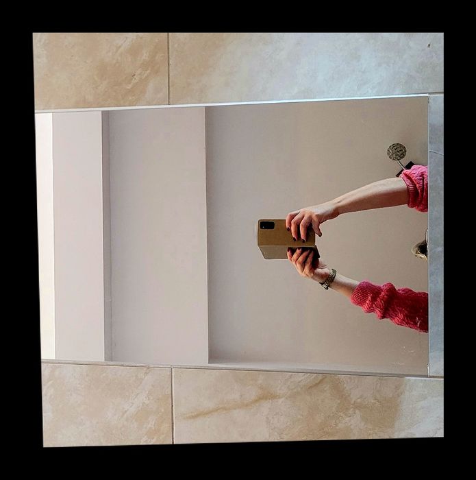 Szafka łazienkowa wiszaca z lustrem