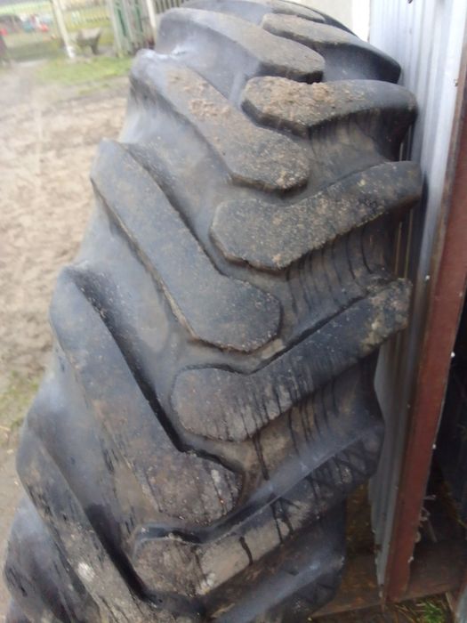 Opony do koparko-ładowarki