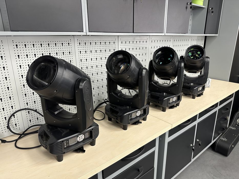 4x Moving Head Beam 10R + Flight Cases