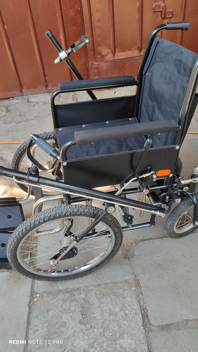 Складная   . рычажная инвалидная коляска. Візок інвалідний