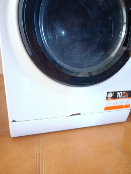 Máquina de lavar e secar da marca Hotpoint Ariston