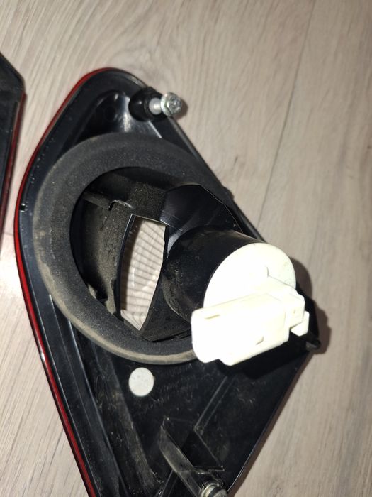 tylne wewnętrzne lampy zespolone  Nissan Qashqai