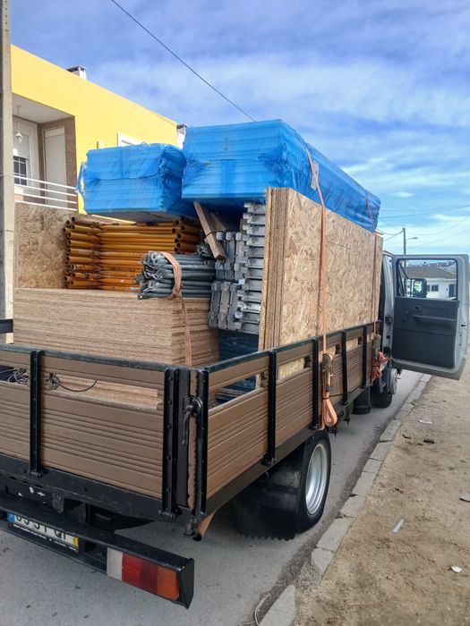 Aluguer de andaimes tradicional e europeu