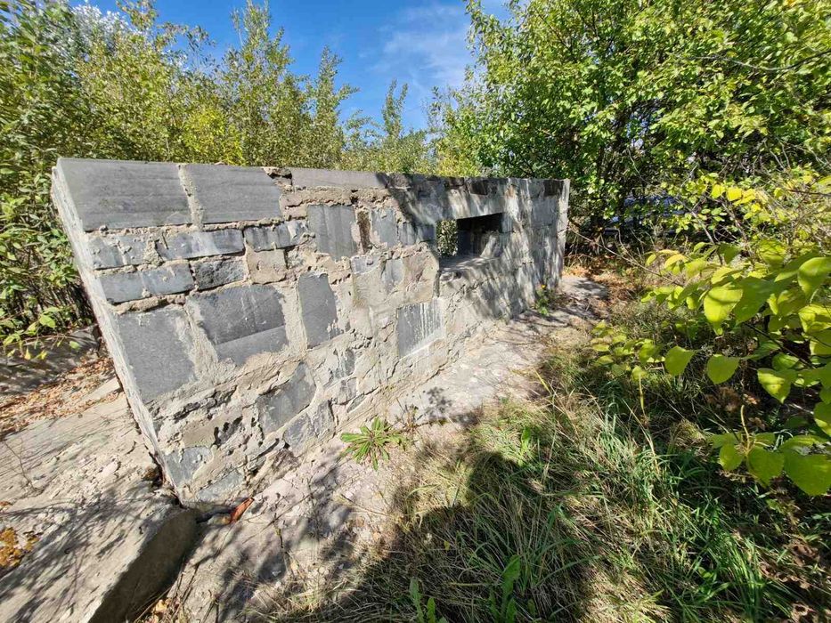 Ділянка на початку Іванівки з фундаментом. (26149411)