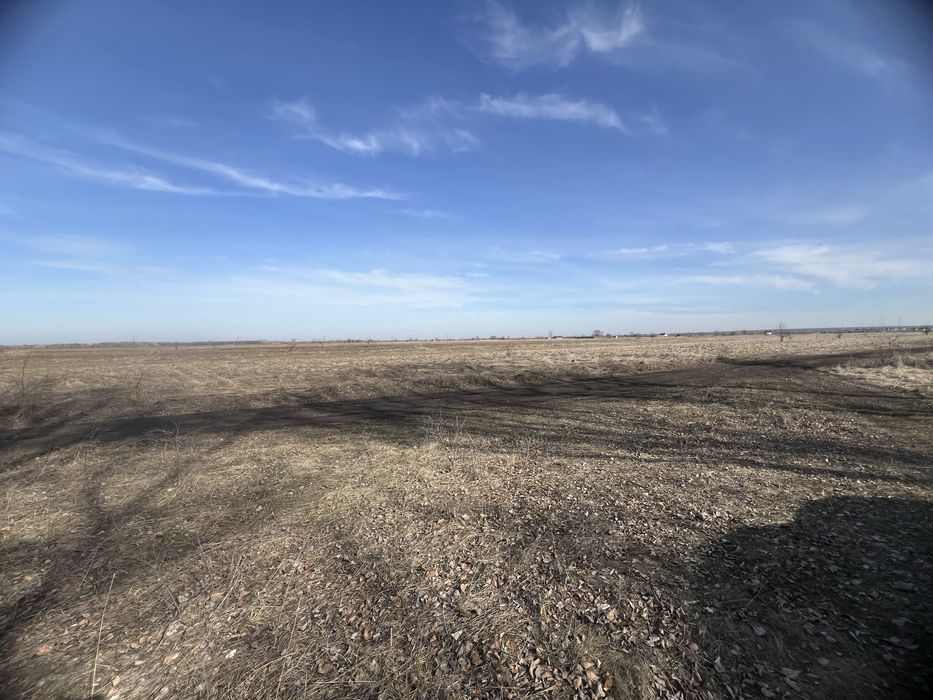 Продаж ділянки  від 10 га , 1-ша лінія до води с. Погреби