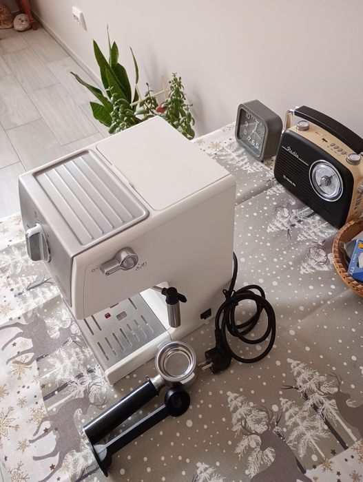 Кавоварка ріжкова Delonghi