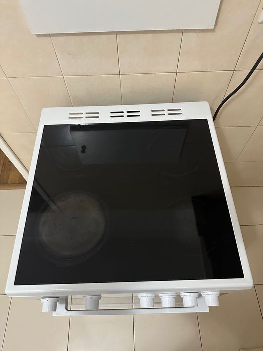 Fogão BEKO FSS67000GW (71 L - Elétrico de Vitrocerâmica - Branco)
