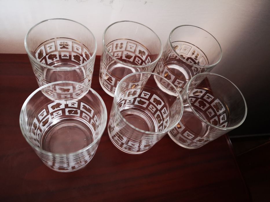 6 copos de whiskey443667150264739841