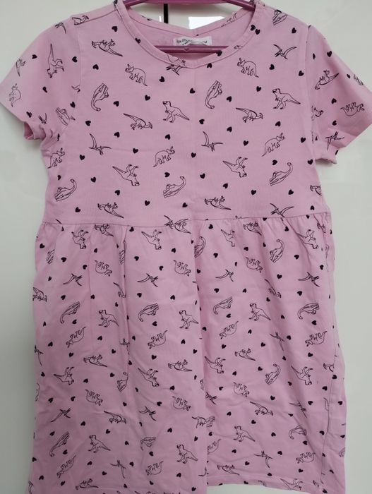 Różowa sukienka 128