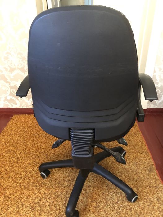 Продам  компьютерное кресло.