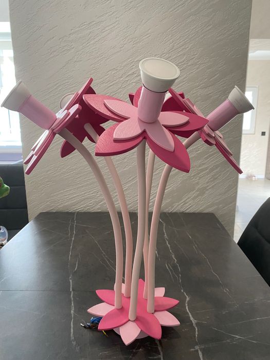 Люстра квітка в дитячу кімнату