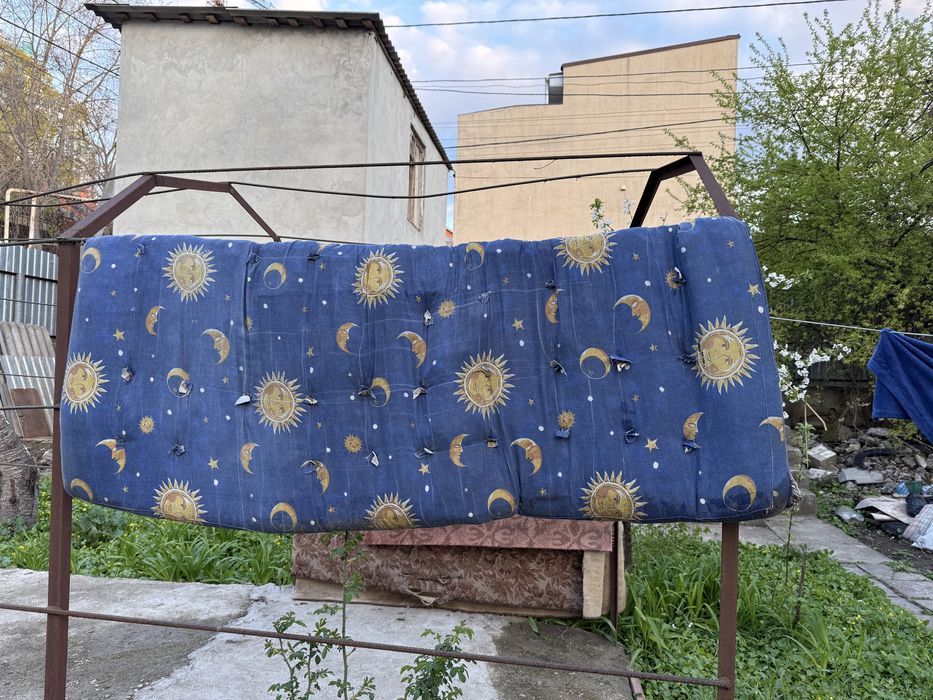 Отдам даром матраси и ковёр