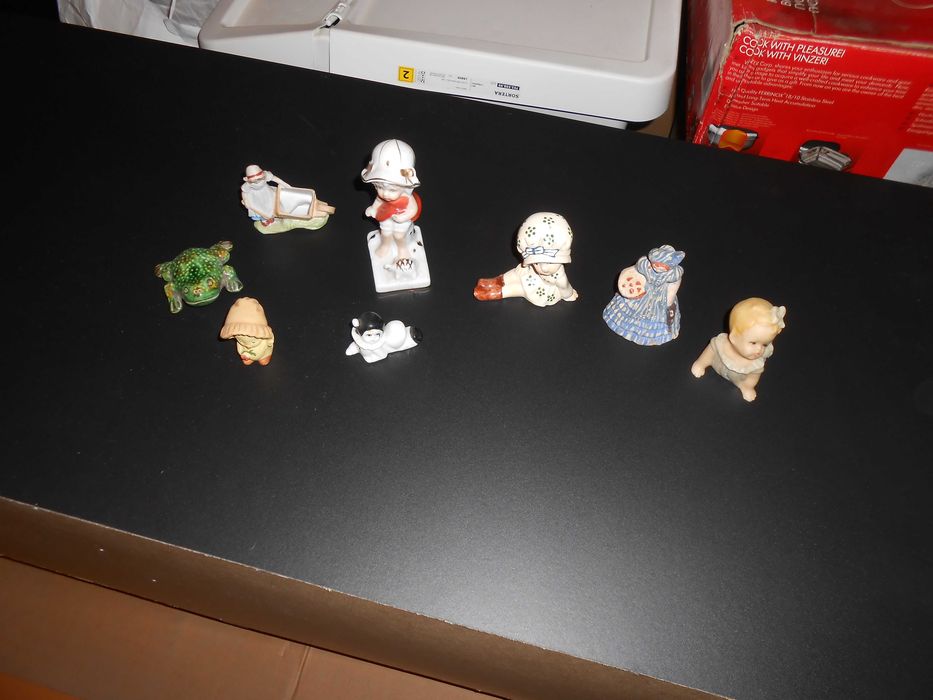 Various antique ceramic pieces426075847435888647