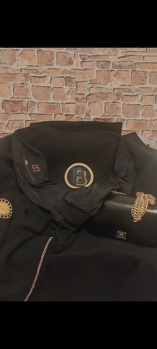 Elegancki i wytworny czarny płaszcz Marki BIBIONE