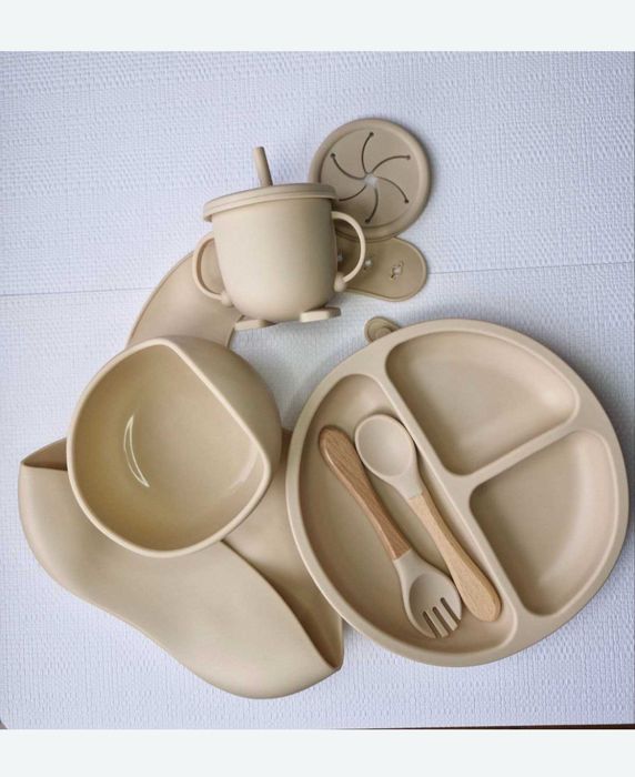 Новий габір посуду для прикорму в подарунок пакет речей