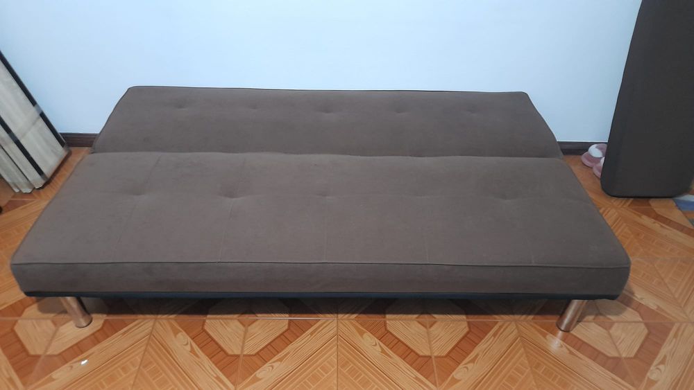 Sofá-cama com colchão