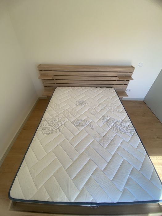 Cama e colchão semi-novos