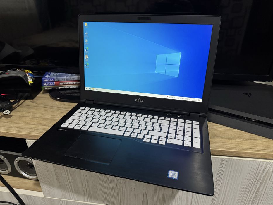 Продам ноутбук Fujitsu lifebook U series 8/512 ssd