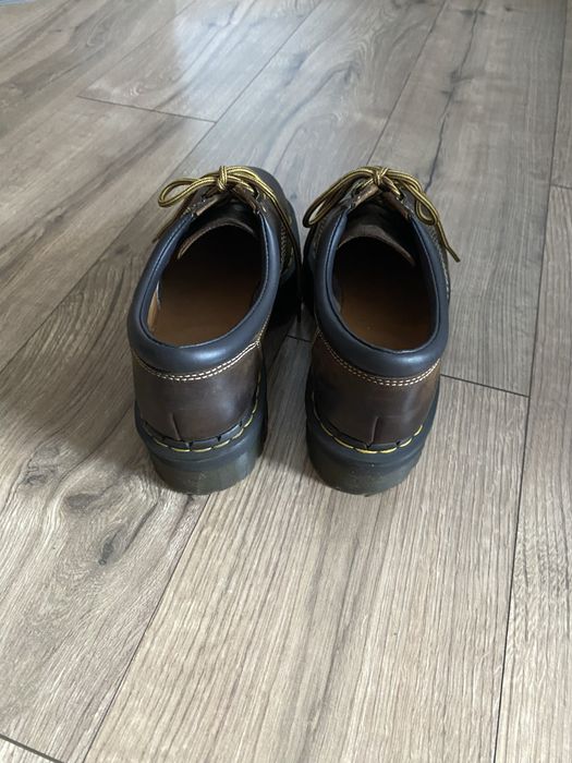 Buty brązowe Dr. Martens 8053 QUAD