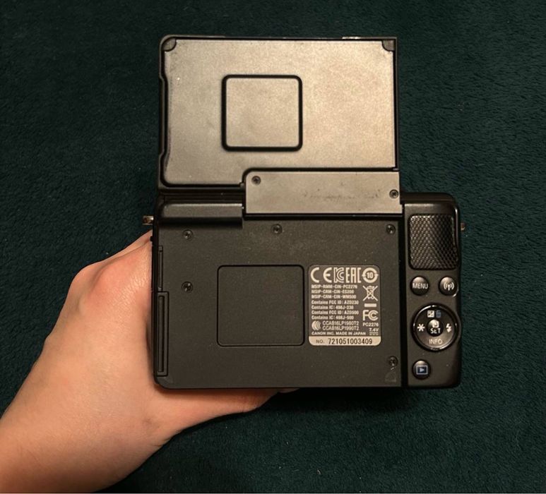 Продам canon eos m 100( аналог canon g7x)