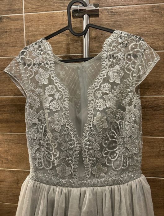 Sukienka tiulowa z gipiurą