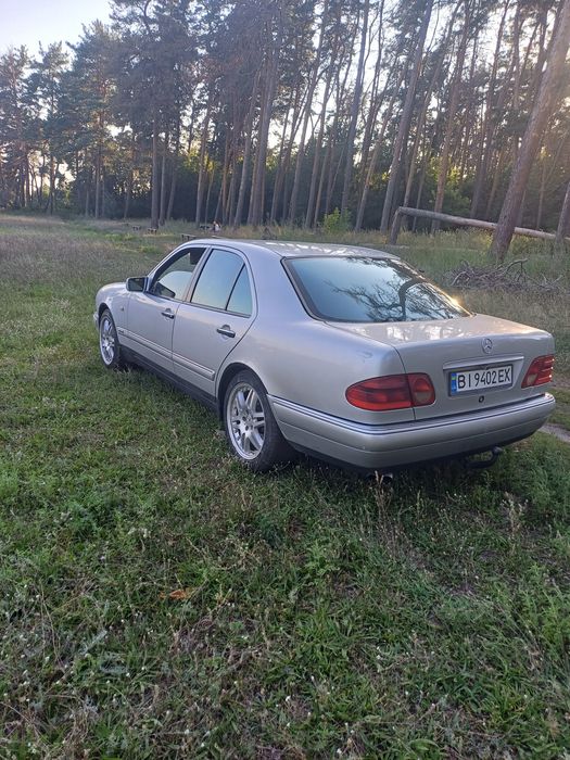 Mercedes Bens E-250