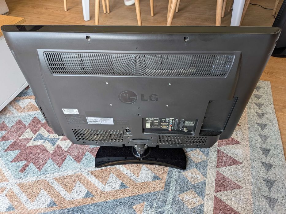 Televisor LG modelo 32 LH 3000