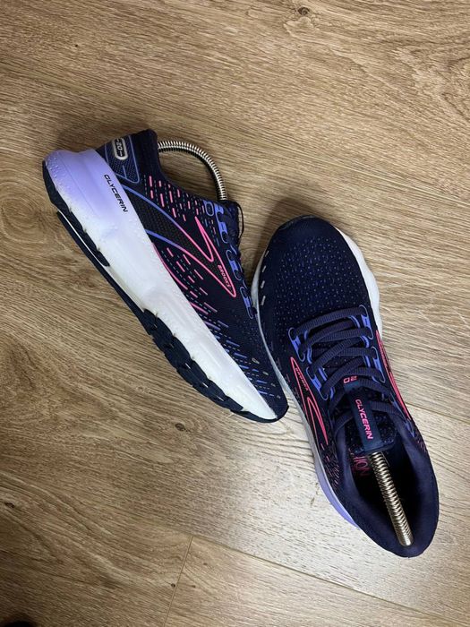 Продам БОМБЕЗНІ жіночі бігові кросівки Brooks Glycerin 20