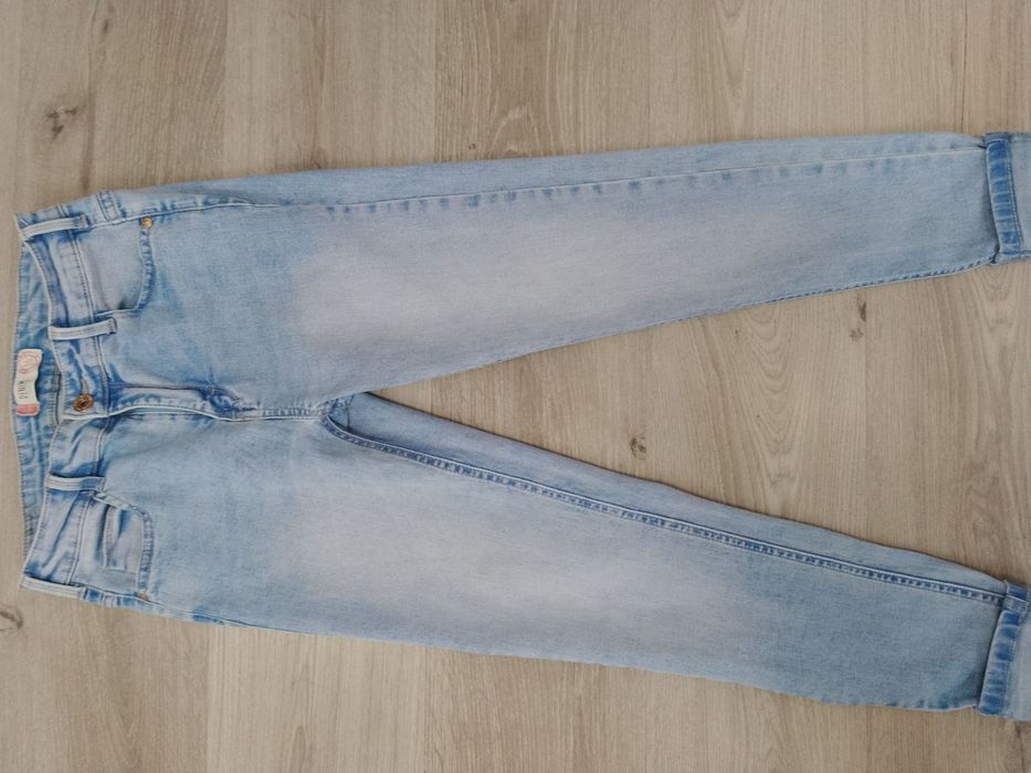 Нежно голубые джинсы Скини .Глубокая посадка .Размер 44- 46