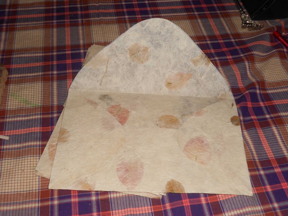 Pequeno bloco natural e envelopes papel organico reciclado artesanal
